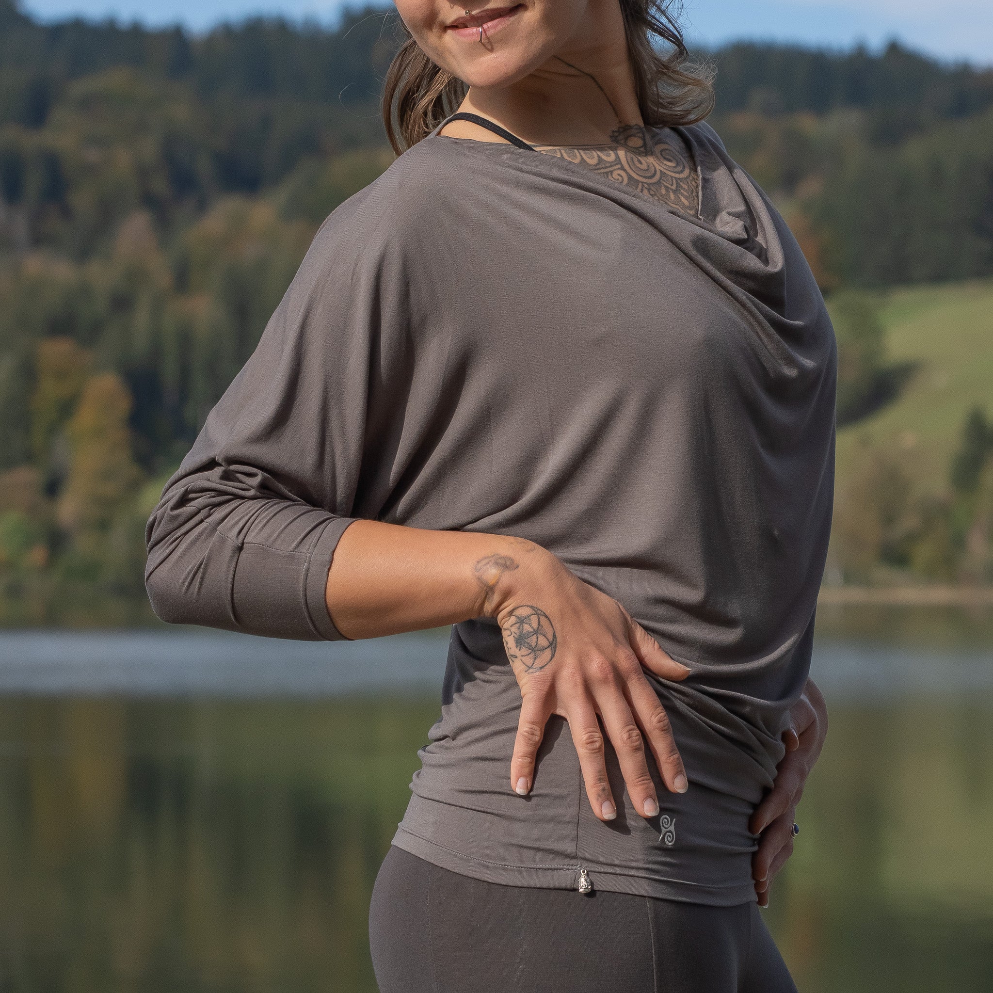 Yoga Shirt Damen aus Bambus Mix - Waterfall Top Long Salty Chocolate